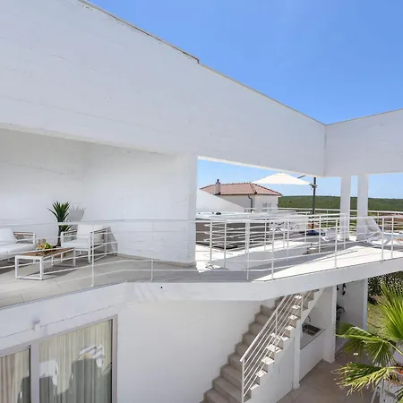 Villa Dante By Interhome